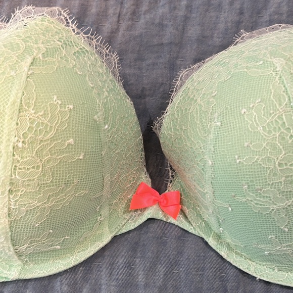 Victoria’s Secret Very Sexy Push-Up Bra 34DDD NEW - Picture 2 of 4